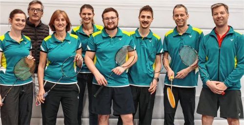 Die erste Mannschaft mit (von links) Raphaela Baumgartner, Matthias Kleibel, Susi und Tina Breitrainer, Thomas Mahin, Christoph Bisig, Mirko Menzel und Heiko Peckmann.Foto PTSV