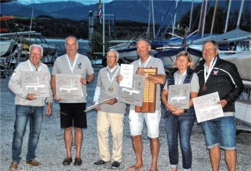 Die ersten drei von links: Jochen Heinz/Manfred Brändle (2. Platz), Sieger Jochen Wiepking/Michael Hotho sowie Elisabeth Kujan/Herbert Kujan (3.). Foto  Gerhard Niessen