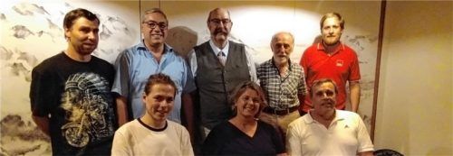 Die neue Vorstandschaft (von links, hintere Reihe): Michael Strauß (Beisitzer), Franz Dußmann (Revisor), Martin Rieder (Vertreter AfA), Emil Maier (Vertreter AG 60 plus), Adrian Mentschel (Schriftführer), (von links, vordere Reihe): Florian Mentschel (Vertreter der Jusos), Doris Neff (stellvertretende Ortsvorsitzende) und Andreas Gebhart (stellvertretender Ortsvorsitzender).