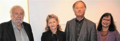 Die Protagonisten der Vernissage: (von rechts) Cornelia Ahrens, Andreas Legath, Anke Humpeneder-Graf und Elmar Zorn. Foto  Baumann