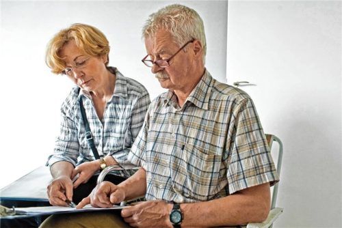 Einen altersgerechten Umbau der eigenen vier Wände sollte man frühzeitig in Angriff nehmen und vorausschauend planen. Foto djd/Bauherrenschutzbund