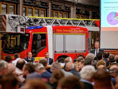 Erstmals seit Pandemiebeginn konnte die Jahreshauptversammlung der freiwilligen Feuerwehr wieder unter Beteiligung der Öffentlichkeit stattfinden. Fotos  Feuerwehr Rosenheim