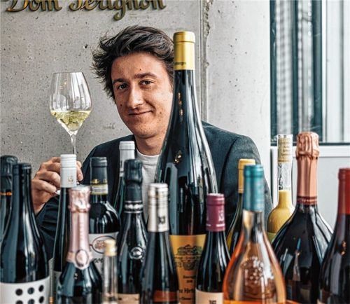 Gaumenprobe: Sommelier Lucas Wenzl testet bis zu 24 Weine, bevor er eine Flasche für eine bestimmte Speise auswählt. Foto Katsavaris