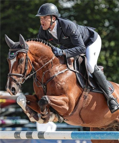 Jörg Oppermann, der im Vorjahr mit Olymp beim zweiten Großen Preis den zweiten Platz belegt hatte, ist in Ising wieder am Start.Foto Hans Weitz
