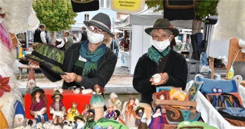 Mit der Schmankerlstraße in Rosenheim startet der Reigen der Bauernherbst-Märkte im Rahmen des Rosenheimer Bauernherbstes. Am Freitag, 23. September, können Besucher auf dem Rosenheimer Ludwigsplatz von 10 bis 15 Uhr die Produkte der Erzeuger probieren und verkosten. 2022 ist keine Maskenpflicht wie im vergangenen Jahr vorgeschrieben. Foto Schlecker