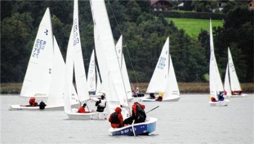 Nach zwei Tagen war erst eine Wettfahrt bei der deutschen Meisterschaft gesegelt.Foto Gerhard Niessen