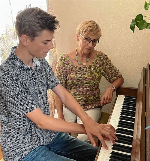 Obwohl Bärbel Sommer (rechts) keinen Unterricht mehr geben wird, wird sie die Musik weiter begleiten. Foto Kirchner