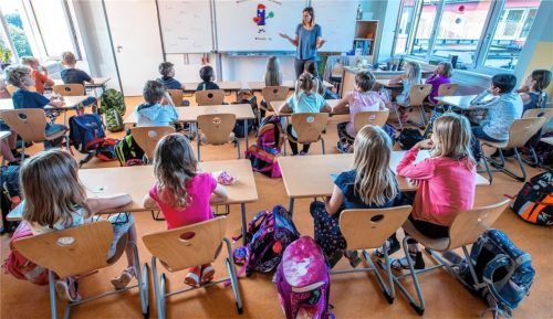 Ohne Maske und Tests: In der Schule gibt es keine strengen Corona-Regeln mehr. Foto dpa/Jens Büttner