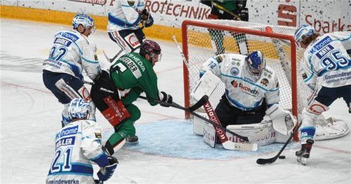Pech im Abschluss: Manuel Edfelder, hier mit einer Torchance aus dem Heimspiel, traf bei der 2:4-Niederlage nur den Pfosten.Foto Franz Ruprecht