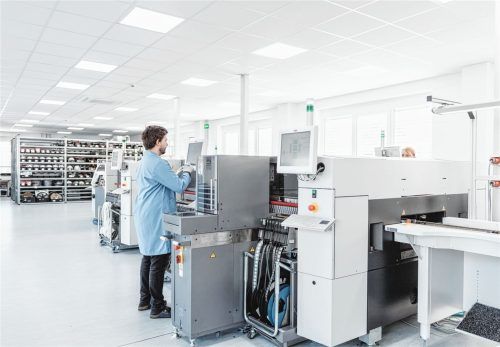 State-Of-The-Art: Bei Pro Design Electronic GmbH in Bruckmühl wird mit neuester Anlagentechnik gefertigt. Fotos Pro Design