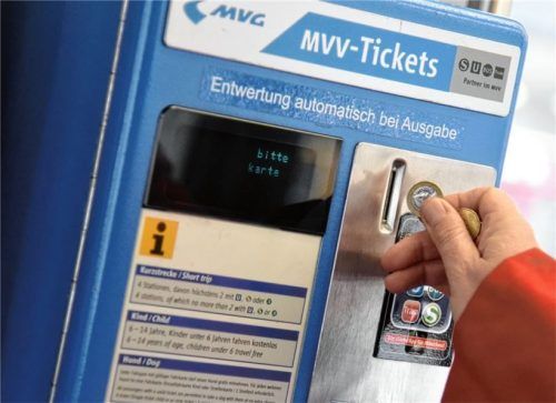 Werden im Landkreis bald MVV-Tickets verkauft? Derzeit läuft die zweite Phase der Datenermittlung, die Fahrgastbefragung. Wenn alle Daten bekannt sind, muss der Landkreis entscheiden, ob er beitreten will. Foto dpa