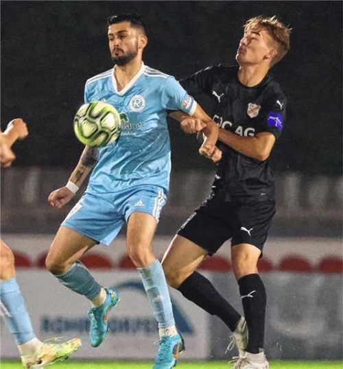 1860 Rosenheims Stürmer Bojan Tanev (links) fällt verletzt aus.Foto Christian Butzhammer