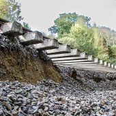 Weiter Rätselraten über Dammrutsch