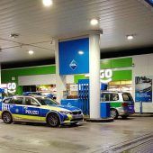 Maskierter raubt Tankstelle aus