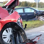 Zwei Schwerverletzte bei Unfall auf der B 12