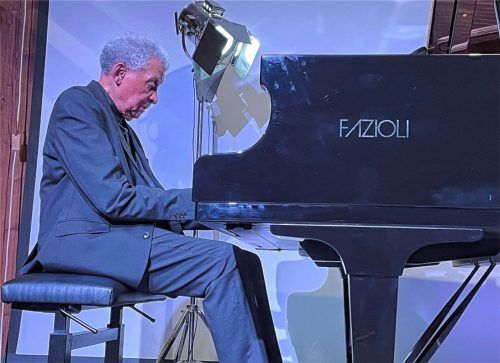 Abdullah Ibrahim an seinem Fazioli-Flügel in Söllhuben.Foto Kirchner
