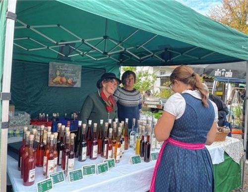 Auch selbst Gebranntes war in Söchtenau im Angebot. Foto Kirchner