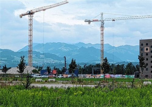 Auf dem 40000 Quadratmeter großen Areal soll es jetzt richtig „in die Vollen gehen“. Das Foto zeigt den Bauplatz, auf dem die Boulderhalle entsteht. Foto Hoffmann