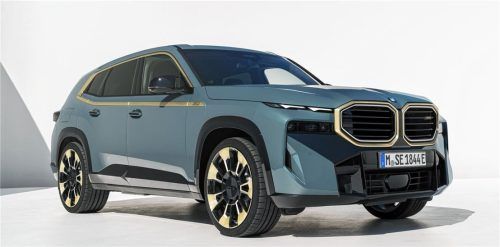 Auffällig am BMW XM: Die Doppelniere mit großflächigen Lufteinlässen. Foto AUM/BMW