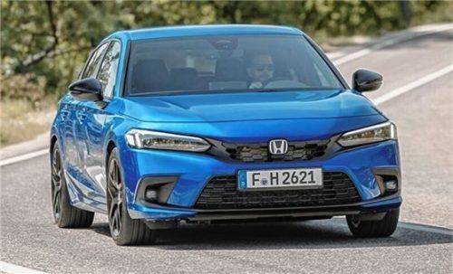 Bei höherem Beschleunigungsbedarf wechselt der Honda Civic automatisch auf Hybridantrieb. Foto Autoren-Union Mobilität/Honda