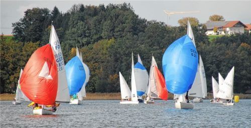 Beim Absegeln lagen die Boote dicht an dicht.Foto Niessen