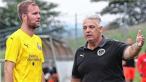 Christoph Buchner und sein Trainer Christian Hutterer wollen gegen Ostermünchen wieder siegen.Foto Gabi Zucker