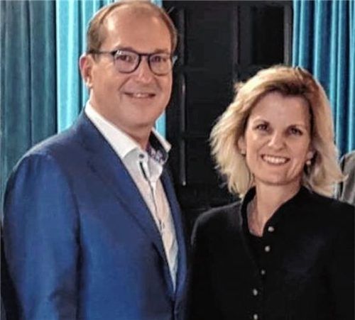 CSU-Landesgruppenchef Alexander Dobrindt wurde von der Bundestagsabgeordneten Daniela Ludwig begrüßt. Foto re
