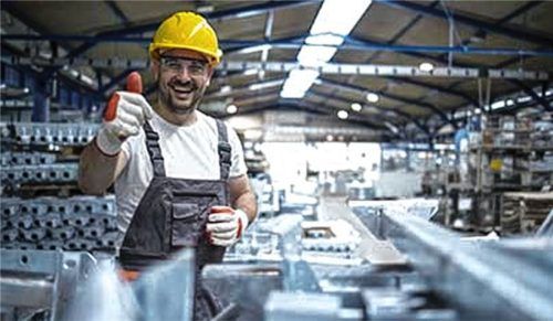 Der Arbeitsmarkt zeigt sich stabil, viele Betriebe halten an ihren Fachkräften fest. Foto freepik/Aleksandarlittlewolf