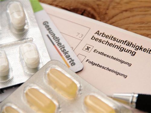 Der Krankenstand ist wieder so hoch wie vor Corona, einen starken Anstieg gab es im ersten Halbjahr 2022 bei Erkältungen und Covid-19.