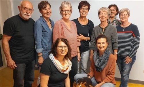 Der neugewählte Vorstand des Fördervereins: (vorne, von links) Revisorin Melanie Städtler und Beisitzerin Andrea Michael sowie (hinten, von links) Schriftführer Manfred Hellstern, Zweite Beratungsstellenleiterin Ulrike Schauberger, Vorsitzende Elisabeth Jordan, Zweite Vorsitzende Ulrike Plankl, Kassierin Josefine Kohwagner, Mitbegründerin Margarete Lippert und Beisitzerin Susanne Zellner. Foto Donum Vitae