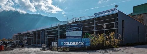 Der Rohbau der Lager- und Logistikhalle steht. Der Bau der Firma Dettendorfer an der Kieferer Zementwerkstraße kostet rund 1,5 Millionen Euro. Foto Hoffmann