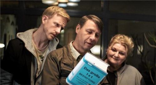 Die Freunde sollen den Leichnam wegschaffen...