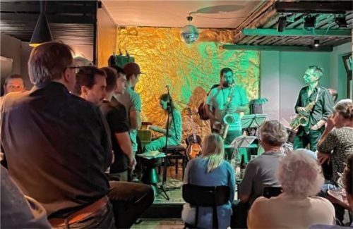 Die Jam Session im Le Pirate stieß auf reges Zuschauerinteresse. Foto Vogt