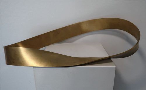 Dieses Gedenkzeichen soll in Rosenheim zukünftig an die Opfer des Nationalsozialismus erinnern. Eine erste Schleife soll bereits am 9. November installiert werden. Foto Stadt Rosenheim