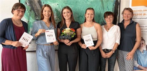 Erfolgreiche Zusammenarbeit: (von links) Carola Nick, Professorin Dr. Katharina Lüftl, Katharina Schwarz, Romina Kneißl (alle TH Rosenheim) sowie Manina Sobe und Brigitte Plank von den Sozialen Diensten Senioren der Caritas Rosenheim. Foto  von Maikowski