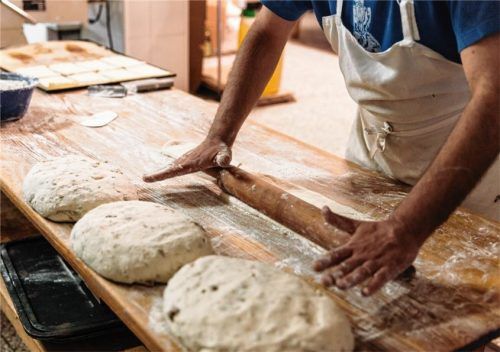 Fachkräfte werden insbesondere im Bäckereihandwerk dringend gesucht.Foto adobestock