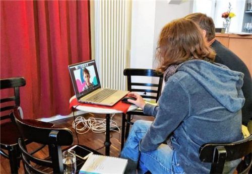 Franziska Zimmermann und Markus Bundil vom Stadtjugendring im Online-Gespräch mit einer Koordinatorin der „Special Olympics World Games“ in Berlin.Foto SJR