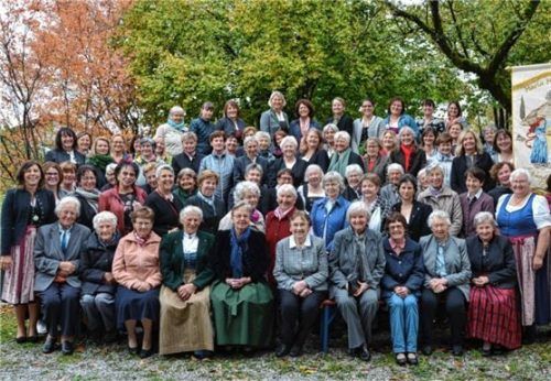 Frauenpower: Nach dem Dankgottesdienst versammelten sich die Mitglieder zum Foto. Foto KFD Söchtenau