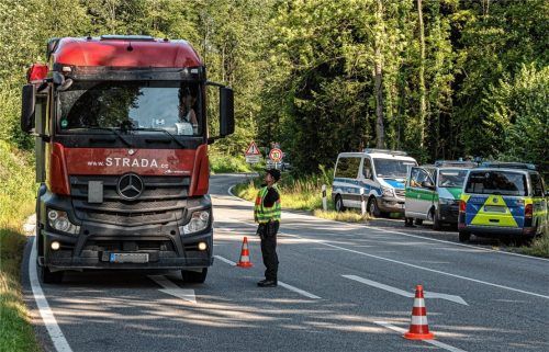 Gut für die Autobahn-Anrainer, schlecht für die Lkw-Fahrer: Die Kontrolle des Transit-Güterverkehrs als Maßnahmegegen den Ausweichverkehr. Foto Thomae