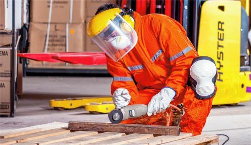 Handwerker mit fundierter Ausbildung können genauso viel verdienen wie Hochschulabsolventen.