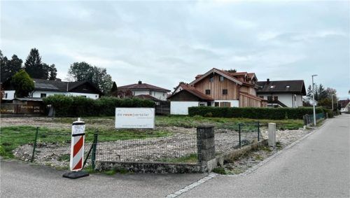 In der Ludwig-Prager-Straße ist der Bau von zwei Doppelhäusern mit vier Garagen und vier Carports geplant. Der Bauausschuss gab dazu das gemeindliche Einvernehmen. Foto  Riediger