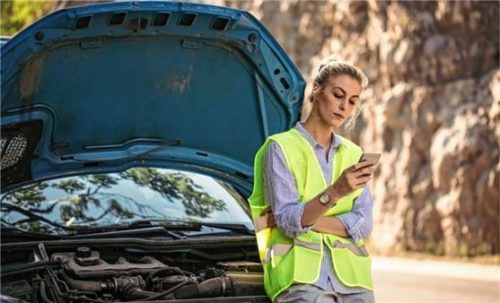 Kfz-Versicherungen kann man regulär einen Monat vor Ende der Vertragszeit kündigen. Foto djd/Nürnberger Versicherung/Getty Images/South_agency
