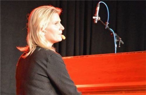 Lucy van Kuhl ist Pianistin, Liedermacherin und Kabarettistin. Foto Sieberath