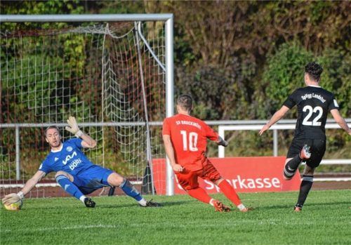 Maximilian Gürtler (Mitte) machte mit seinem Treffer zum 2:0 zwei Minuten vor dem Ende den Deckel drauf. Foto Butzhammer