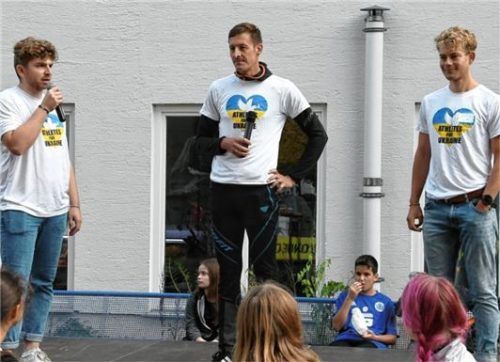 Mitglieder des Vereins „Athletes for Ukraine“: (von links) Jonah Werner, Marcus Burghardt und Florian Knopf.