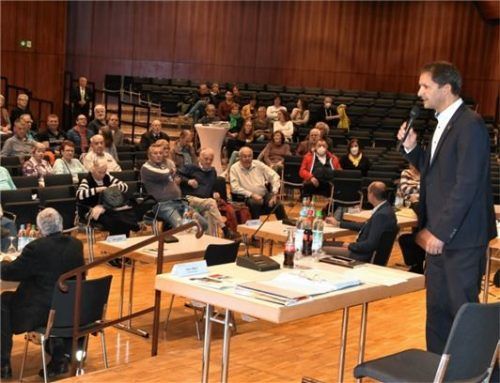 Oberbürgermeister Andreas März (rechts) und Vertreter der Stadtverwaltung stellten sich den Fragen der Bürger. Foto Schlecker
