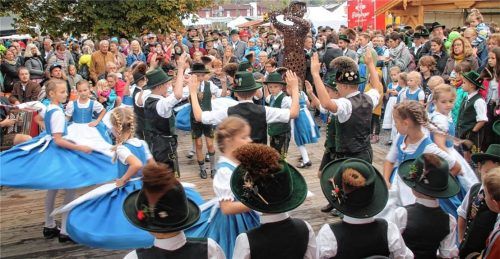 Reichlich Applaus gab es am gestrigen Sonntag für schneidige Auftritte der Kindergruppe vom Trachtenverein GTEV „D´Jenbachtaler“ Bad Feilnbach. Fotos Strim