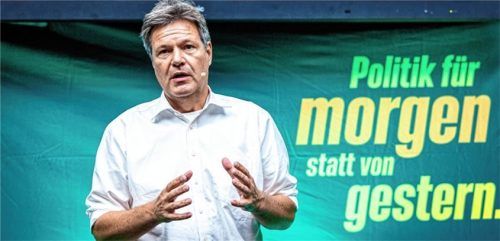 Robert Habeck (Bündnis 90/Die Grünen), Bundesminister für Wirtschaft und Klimaschutz, spricht bei einer Wahlkampfveranstaltung. Foto dpa