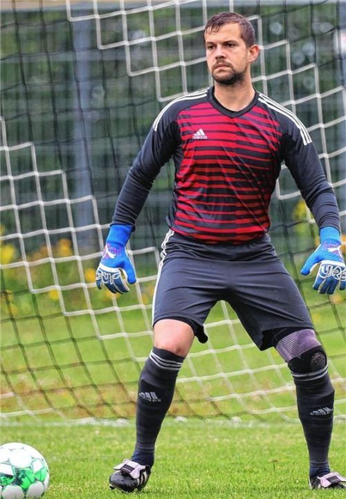 Torhüter Markus Stiglmeir und der SV Bruckmühl gehen als Spitzenreiter ins Top-Spiel.Foto Christian Butzhammer