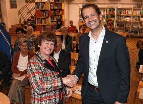 Verabschiedet sich nach 25 Jahren: Eleonore Dambach-Trapp und Oberbürgermeister Andreas März.